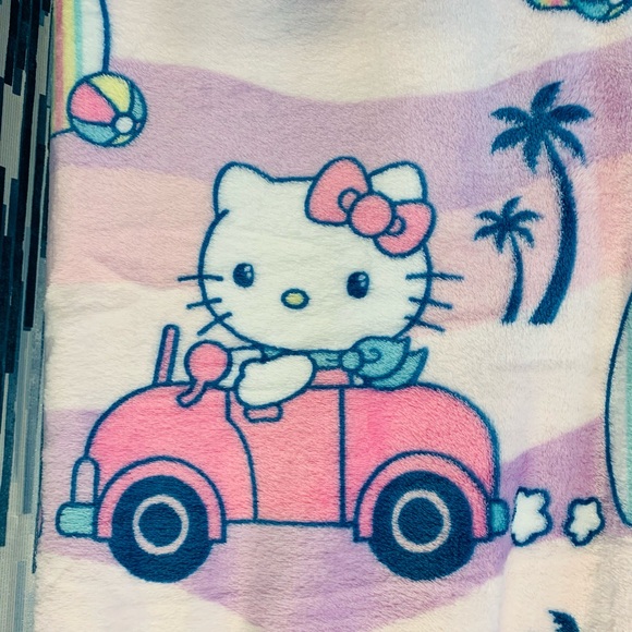 Hello Kitty Blanket - Picture 3 of 6